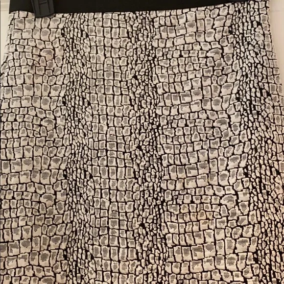 Black and white scale stretch pencil skirt - Picture 4 of 4